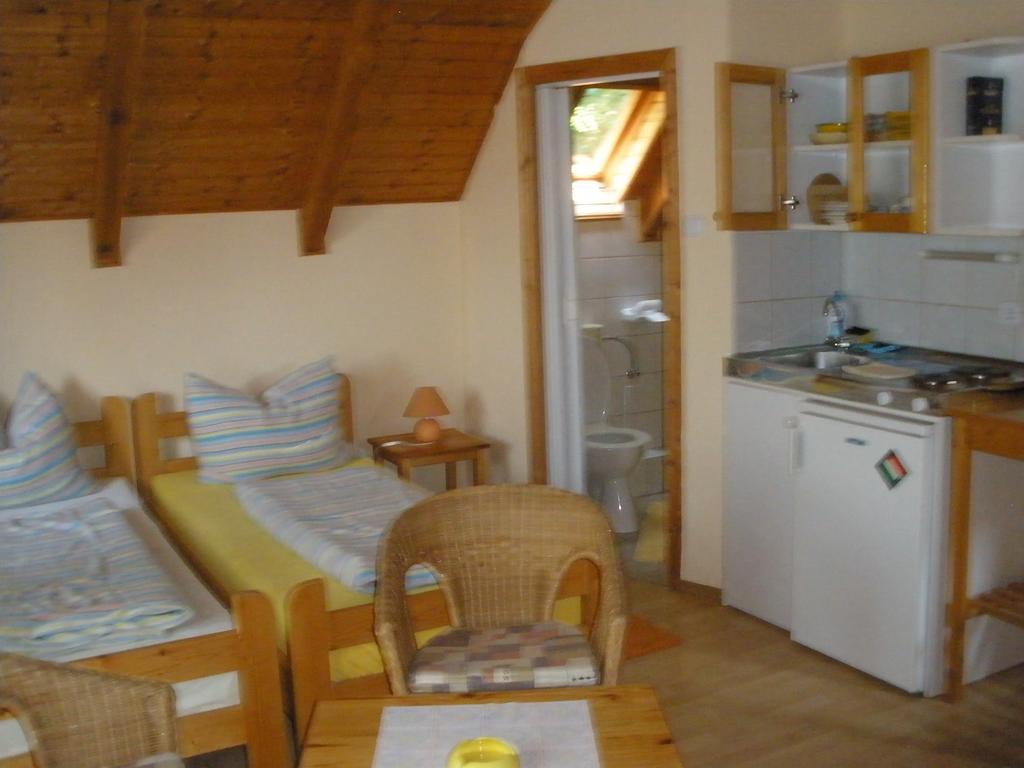 Mirtill Apartmanház Hévíz Pokoj fotografie