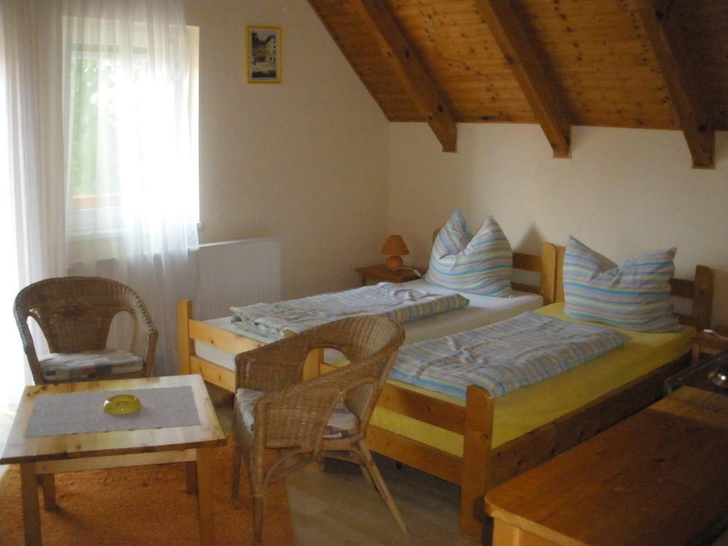 Mirtill Apartmanház Hévíz Pokoj fotografie