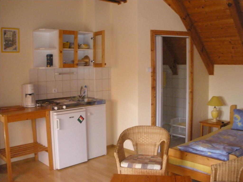 Mirtill Apartmanház Hévíz Pokoj fotografie